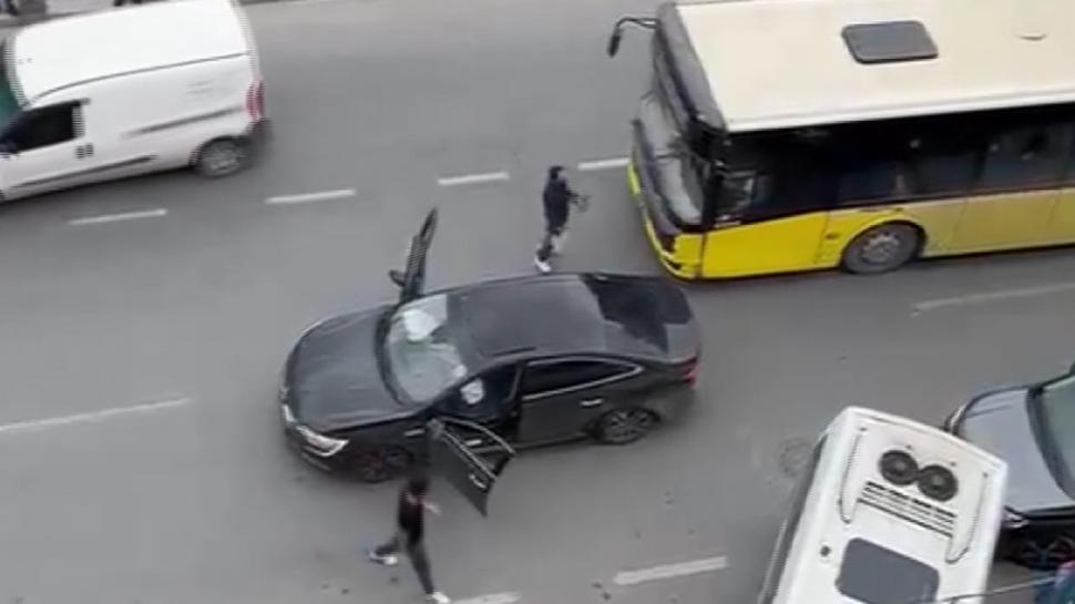 İETT otobüsüyle çarpıştı: Sinir krizi geçirdi