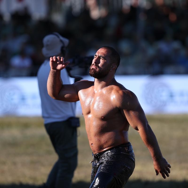 Kocaeli'de ba�pehlivan Feyzullah Akt�rk oldu!