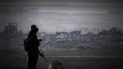 Gözü dönmüş İsrail'den Ramallah'ta terör: Camiyi hedef alıp araçları ateşe verdiler
