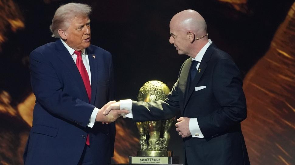 Trump kupada yok UFC'de var