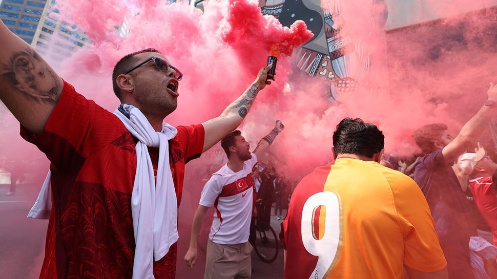 Vancouver kırmızı beyaz! Taraftarlar Ay-yıldız'a bürüdü