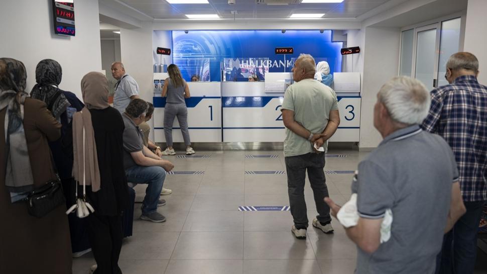 Başkent'te TOKİ başvuruları başladı! Banka şubelerinde yoğunluk