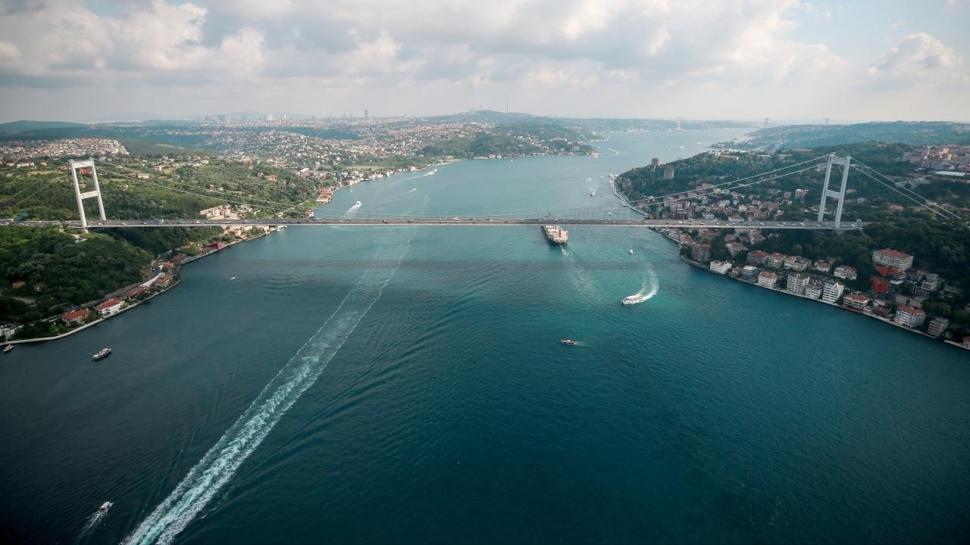 Dünyanın üçüncü büyüğü Boğaz'dan geçti