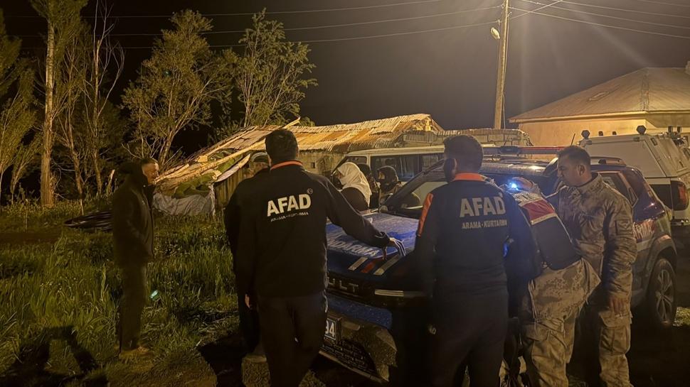 Hakkari'de yaylada mahsur kalan 8 kişi kurtarıldı