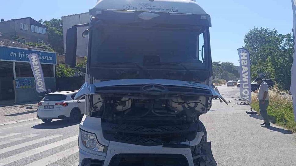 Küçükçekmece'de feci kaza: 2 yaralı