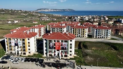 Bakan Kurum Sinop'taki 317 TOK� konutunu payla�t�: Manzaran�n keyfini ��kar�yorlar