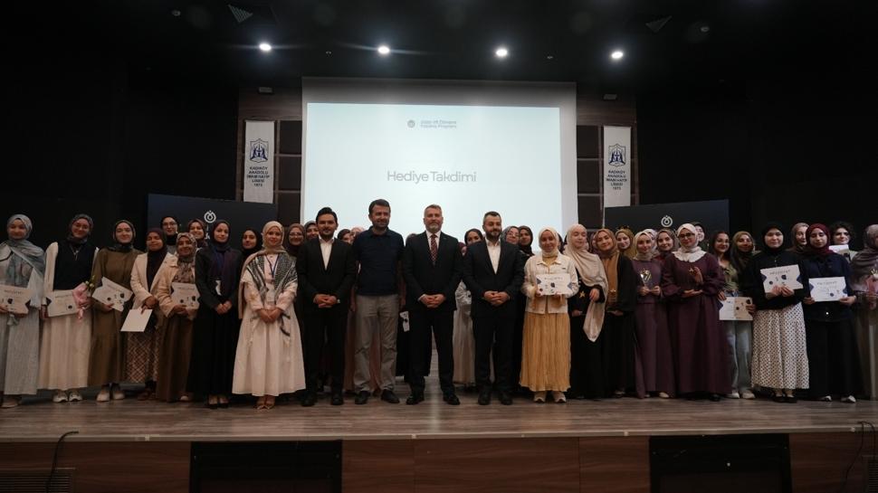 Türkiye'nin Önderleri 5. Dönem Mezunlarını verdi