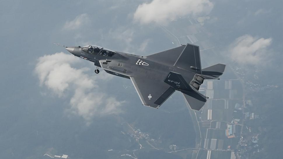 745 şartın tamamı karşılandı! KF-21 savaş uçağı bir testi daha geçti
