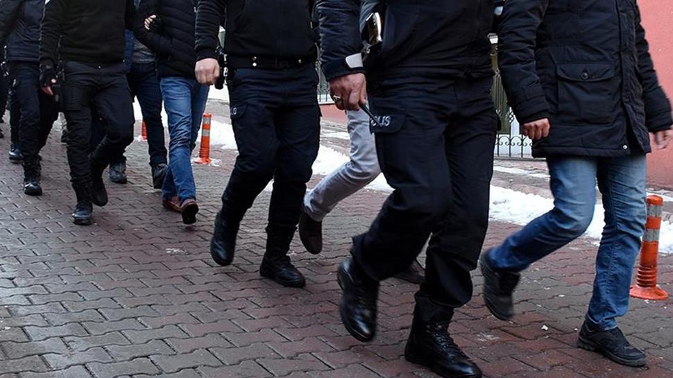 Adana'da narkotik operasyonu: Çok sayıda hükümlü yakalandı