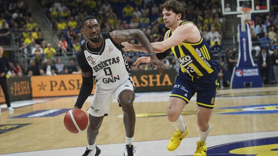 Beşiktaş GAİN'de Jonah Mathews ameliyat edildi