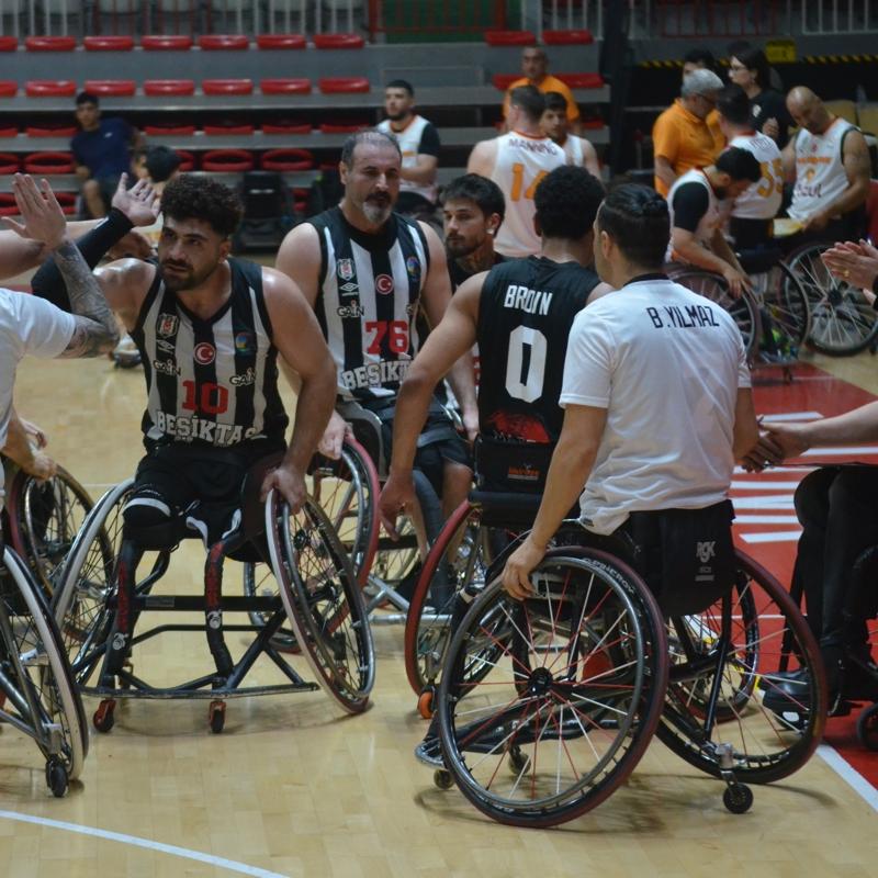 Be�ikta�, Galatasaray'� yendi: Final biletini ald�