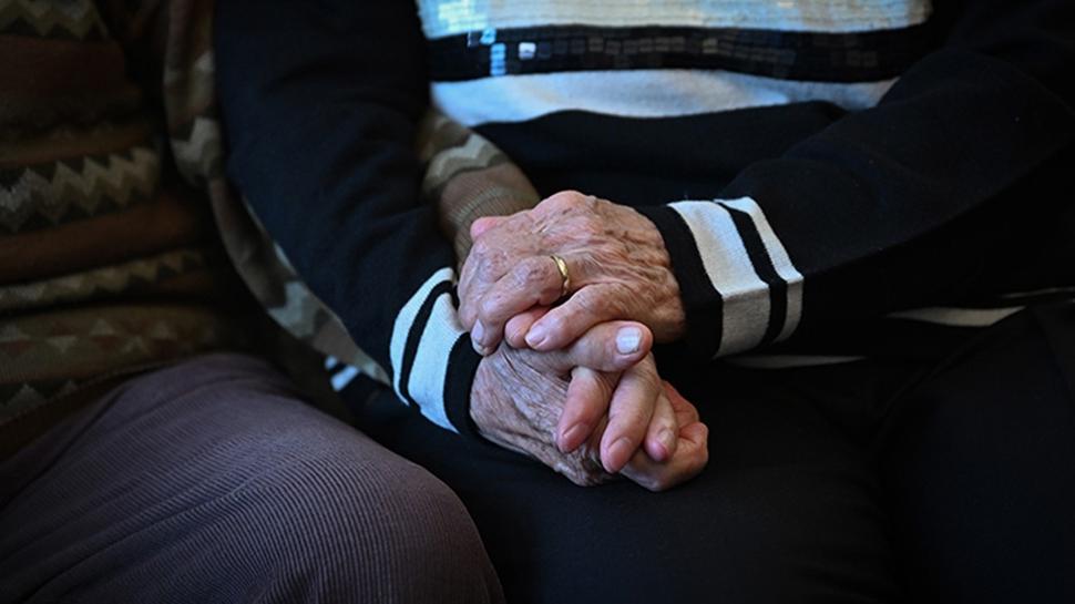 Onları ölüm bile ayıramadı: 67 yıldır evli çift aynı gün vefat etti