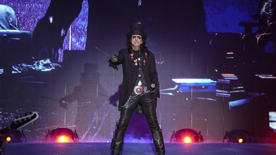 Rock müziğin öncü ismi... Alice Cooper İstanbul'da sahneye çıktı!