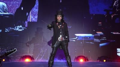 Rock m�zi�in �nc� ismi... Alice Cooper �stanbul'da sahneye ��kt�!