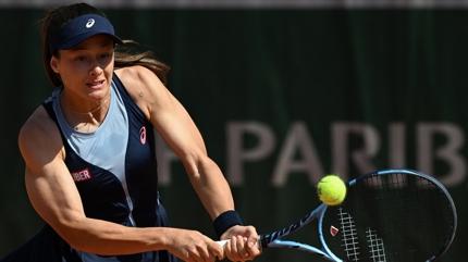 Milli tenis�i Zeynep S�nmez ikinci tur biletini ald�!