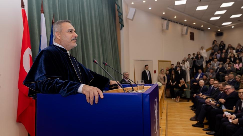 Bakan Fidan'a Moskova'da büyük ilgi... "Fahri doktora" ünvanı verildi