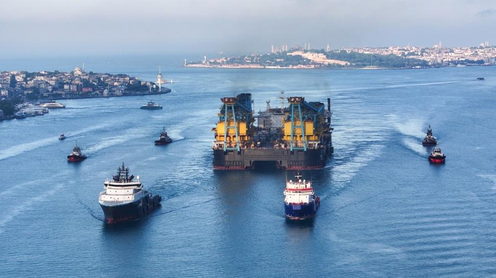 6 saatte tamamland�! �Saipem 7000� Bo�az'dan ge�ti