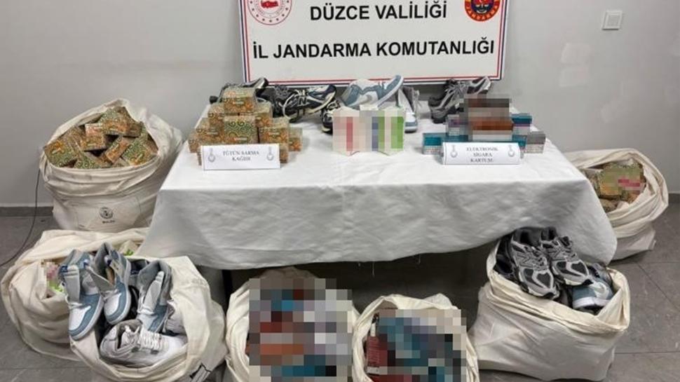 Kargo firmasıyla kaçakçılık... Düzce'de kaçak ürünlere el konuldu