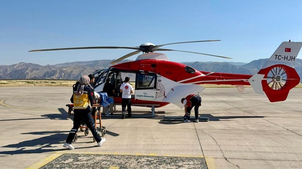 Şırnak'ta ambulans helikopter, riskli gebeliği bulunan kadın için havalandı
