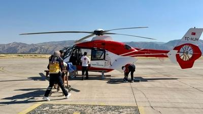 ��rnak'ta ambulans helikopter, riskli gebeli�i bulunan kad�n i�in havaland�