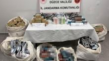 Kargo firmas�yla ka�ak��l�k... D�zce'de ka�ak �r�nlere el konuldu