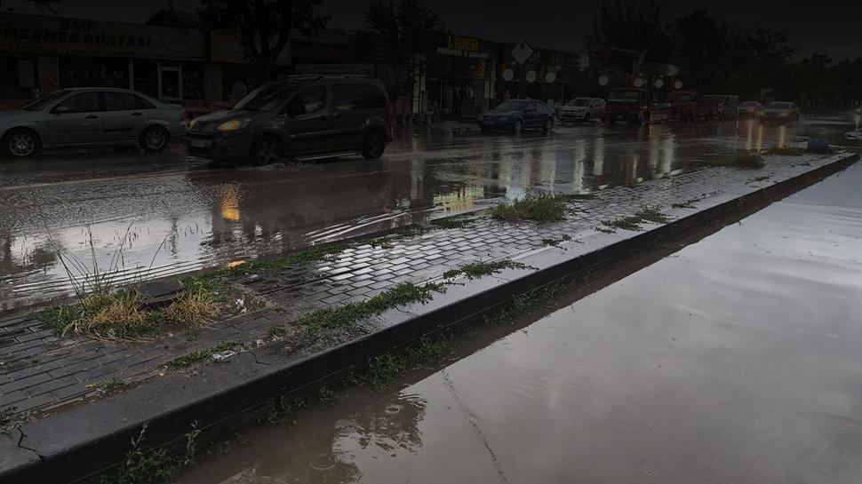 Ankara'da sel kabusu: Sokaklar göle döndü, iş yerleri su bastı