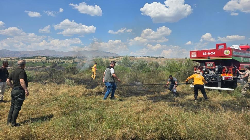 Diyarbakır'da ağaçlık alanda yangın çıktı