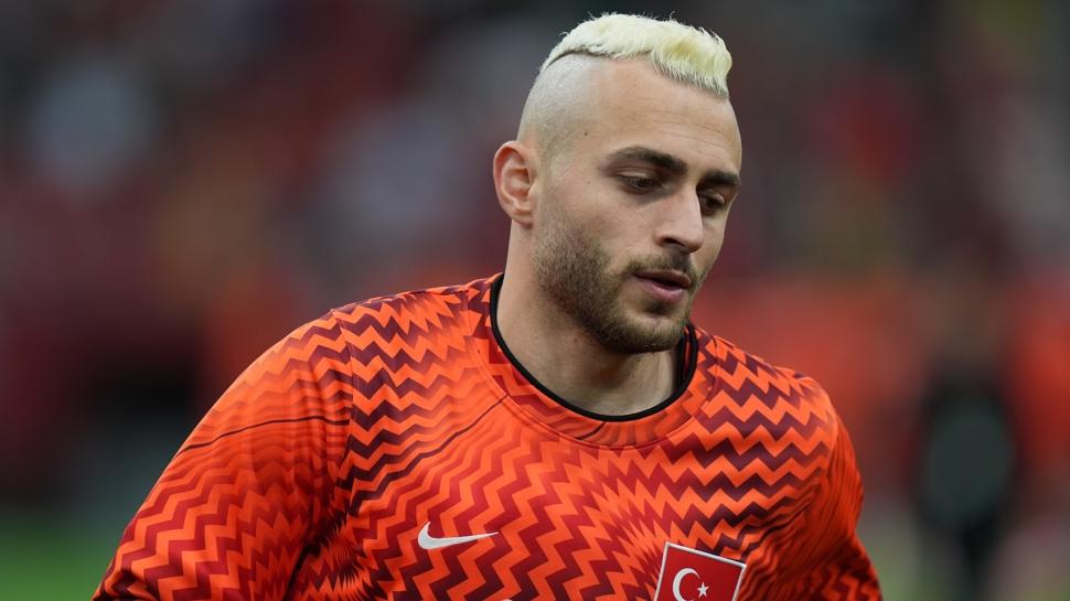 Duvara karşı Kenan ve Barış