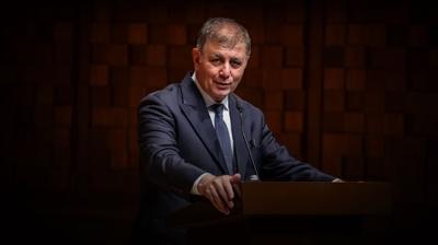 CHP'de istifa depremi: Cemil Tugay partiden ayr�ld�