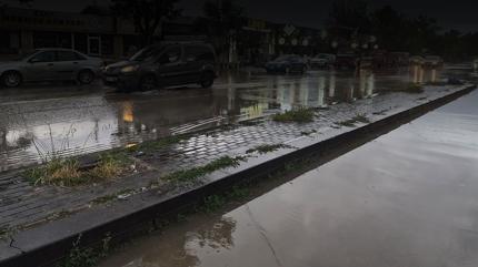 Ankara'da sel kabusu: Sokaklar g�le d�nd�, i� yerleri su bast�