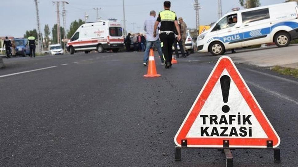 Tarım işçilerini taşıyan midibüs devrildi: 22 kişi yaralı