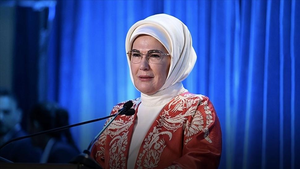 Emine Erdoğan YKS'ye girecek öğrencilere başarılar diledi