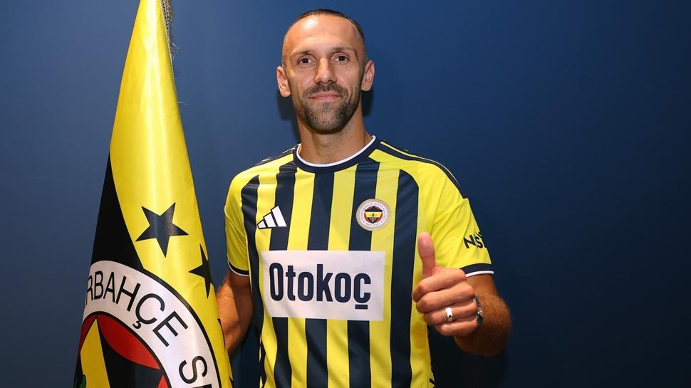 Fenerbahçe, Vedat Muriqi'i resmen açıkladı! 3 yıllık imzayı attı