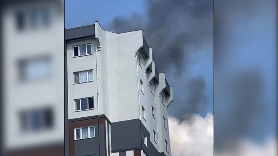 Küçükçekmece'de bina yangını! Bölgeye ekipler sevk edildi