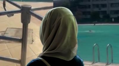 28 �ubat zihniyeti Mersin'de hortlad�! Ba��rt�l� kad�n� havuza almad�lar