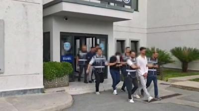 �stanbul Havaliman�'nda 'hanut�ulara' operasyon! 21 ��pheli sevk edildi