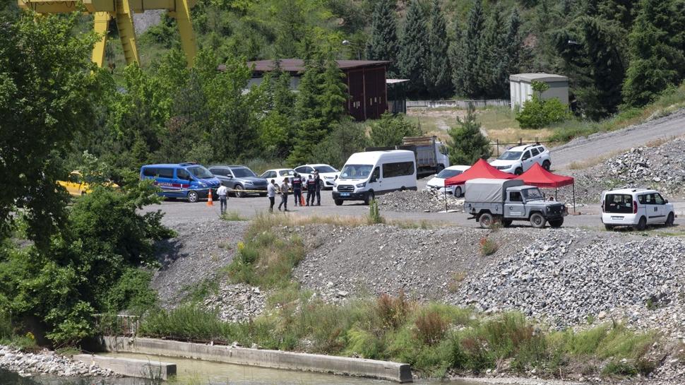 Zamanla yarış: Maden ocağında mahsur kalan işçiyi arama çalışması sürüyor