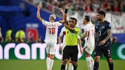 Yeni kural uyguland�! Paraguay'a k�rm�z� kart ��kt�