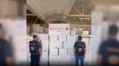 Zehir tacirlerine a��r darbe! 8 milyarl�k uyu�turucu ele ge�irildi