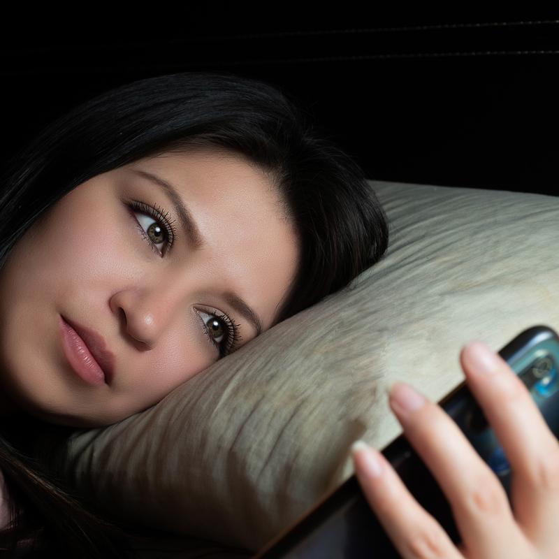 Telefonu yast�k alt�na koyarsan�z... Sa�l��� tehdit ediyor