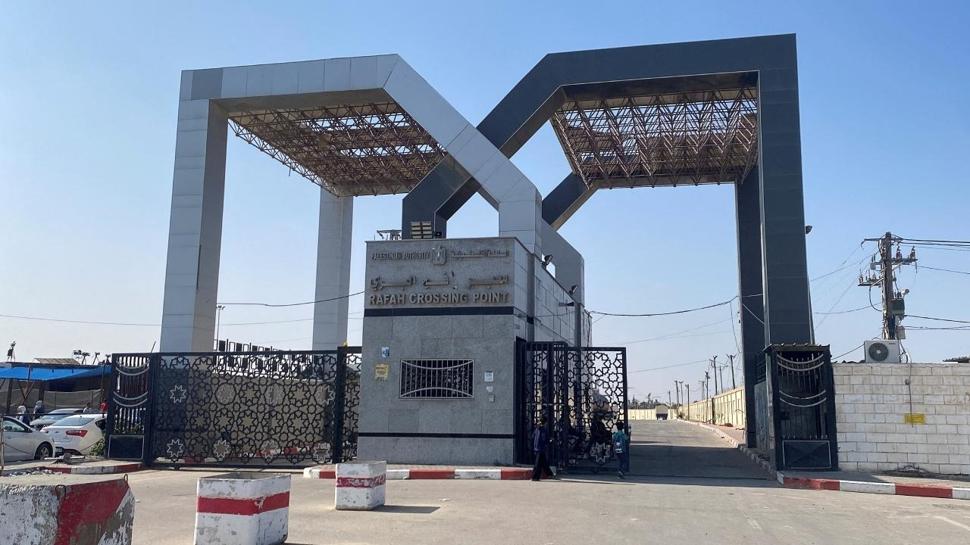 97 Filistinli Refah'tan geçiş yaptı