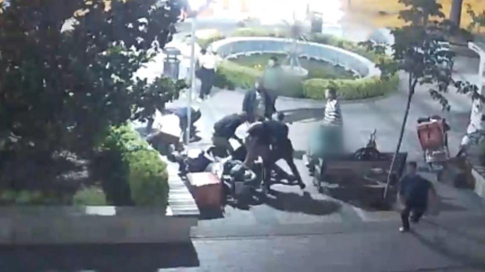 Bursa'da sokak ringe döndü: Yumruklar havada uçuştu