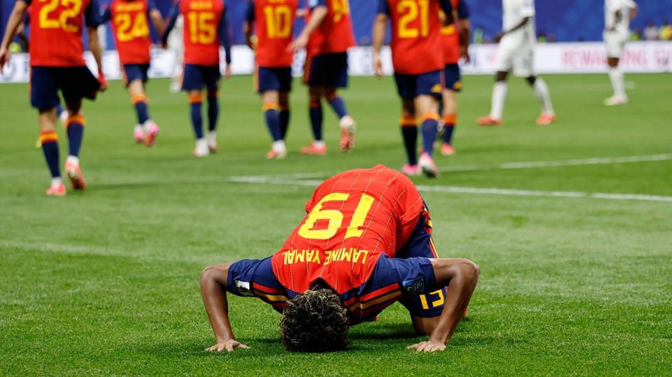Dünya Kupası'nda ilk gol! Lamine Yamal attı, secdeye gitti