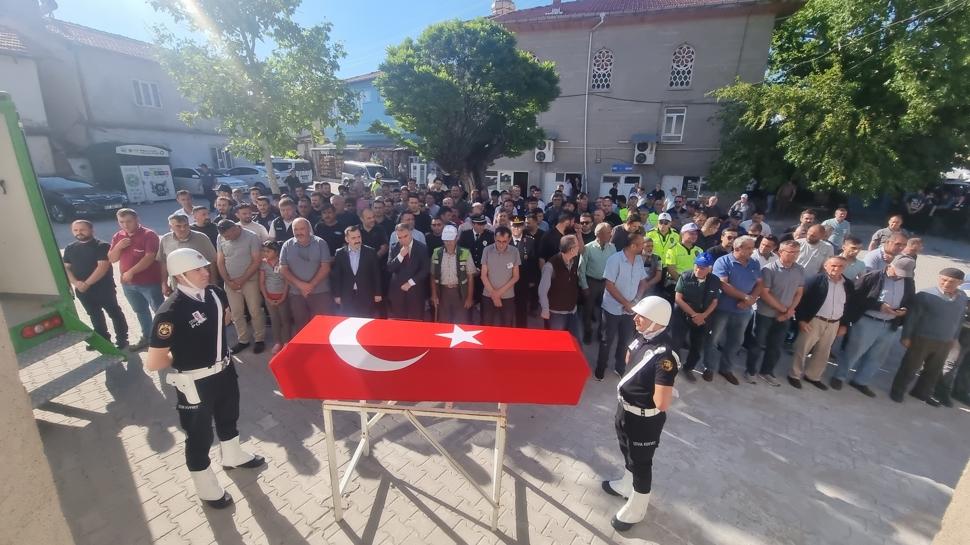 Görev başında hayatını kaybeden polis memuru son yolculuğuna uğurlandı