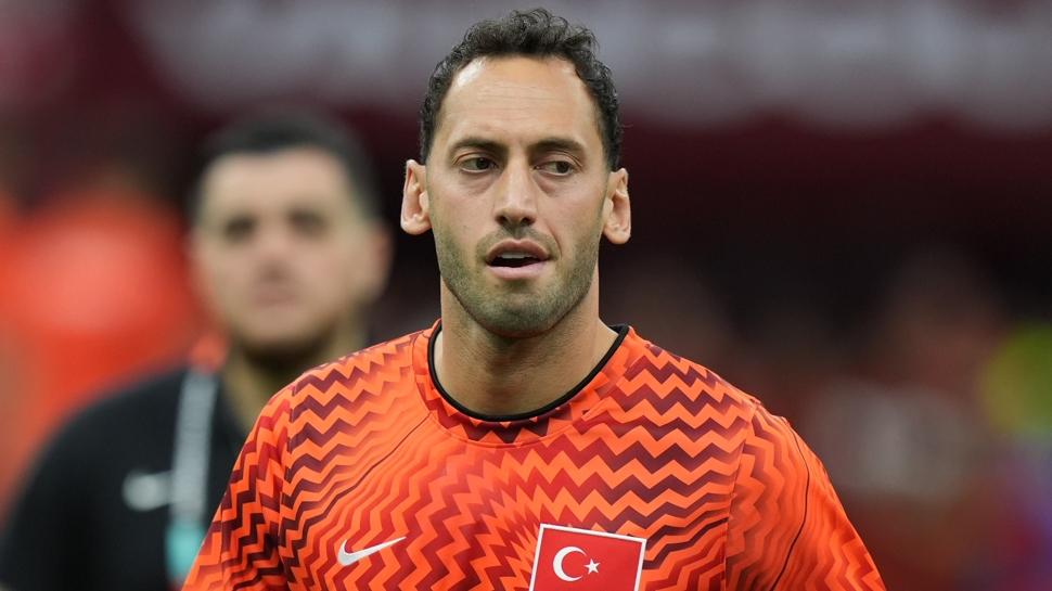 Hakan Çalhanoğlu'nun eşinden eleştirilere tepki! "Ne çabuk unuttunuz"