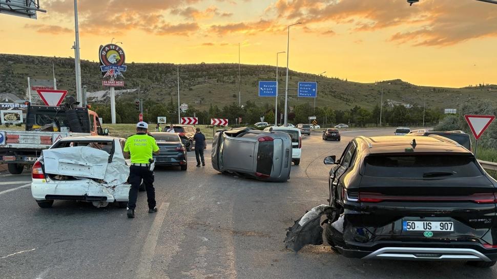 Kayseri'de zincirleme kaza: 4 araç birbirine girdi