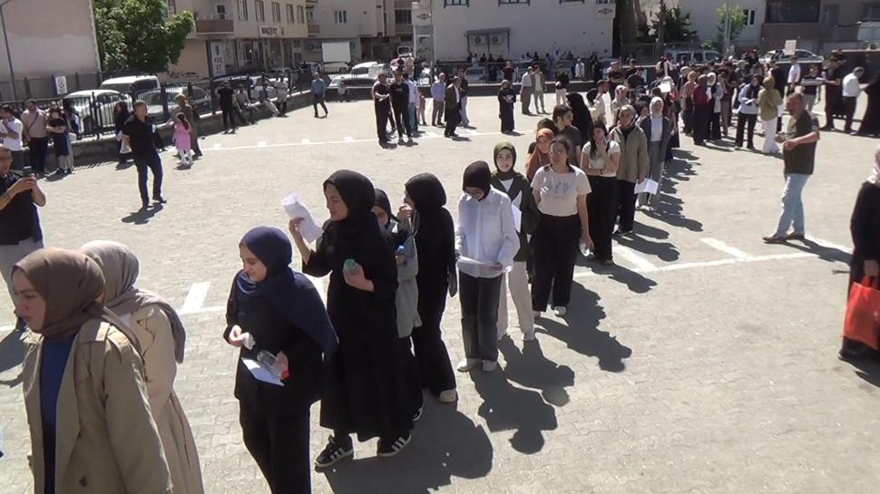Milyonlarca öğrenci hayalleri için ter döktü... YKS'de tüm oturumlar sona erdi