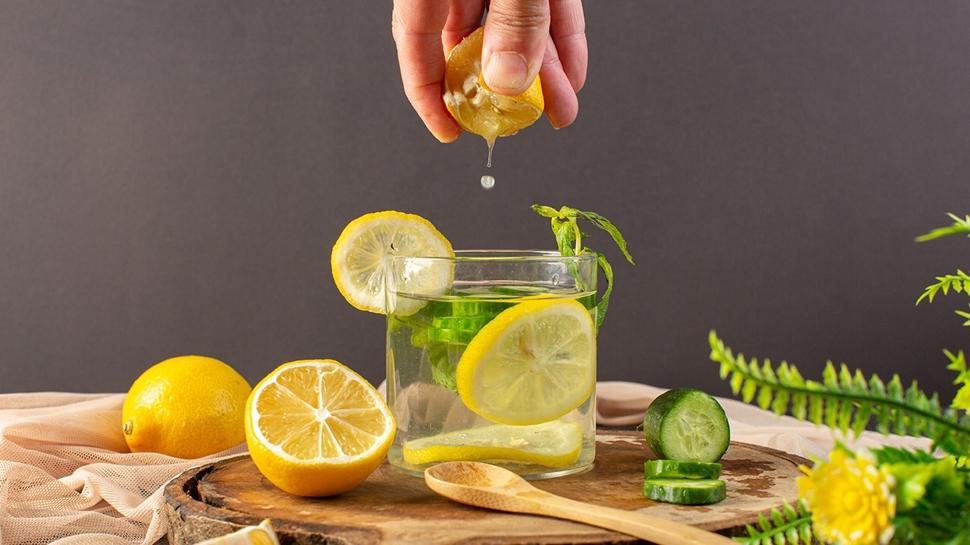 Yazın içinizi serinletecek 3 malzemeli detoks içeceği: 3 günde 2 kilo verdiren formül