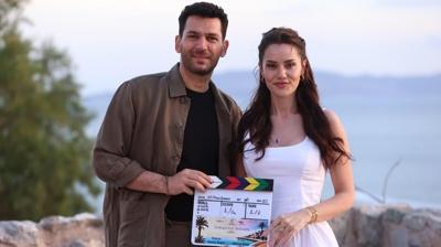 Murat Y�ld�r�m'la Fahriye Evcen ba�rolde: Go T�rkiye'nin yeni dizisi 'Turquoise Summer' yay�nda