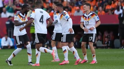 Son 32'yi garantiledi! Almanya 90+4'te kazand�